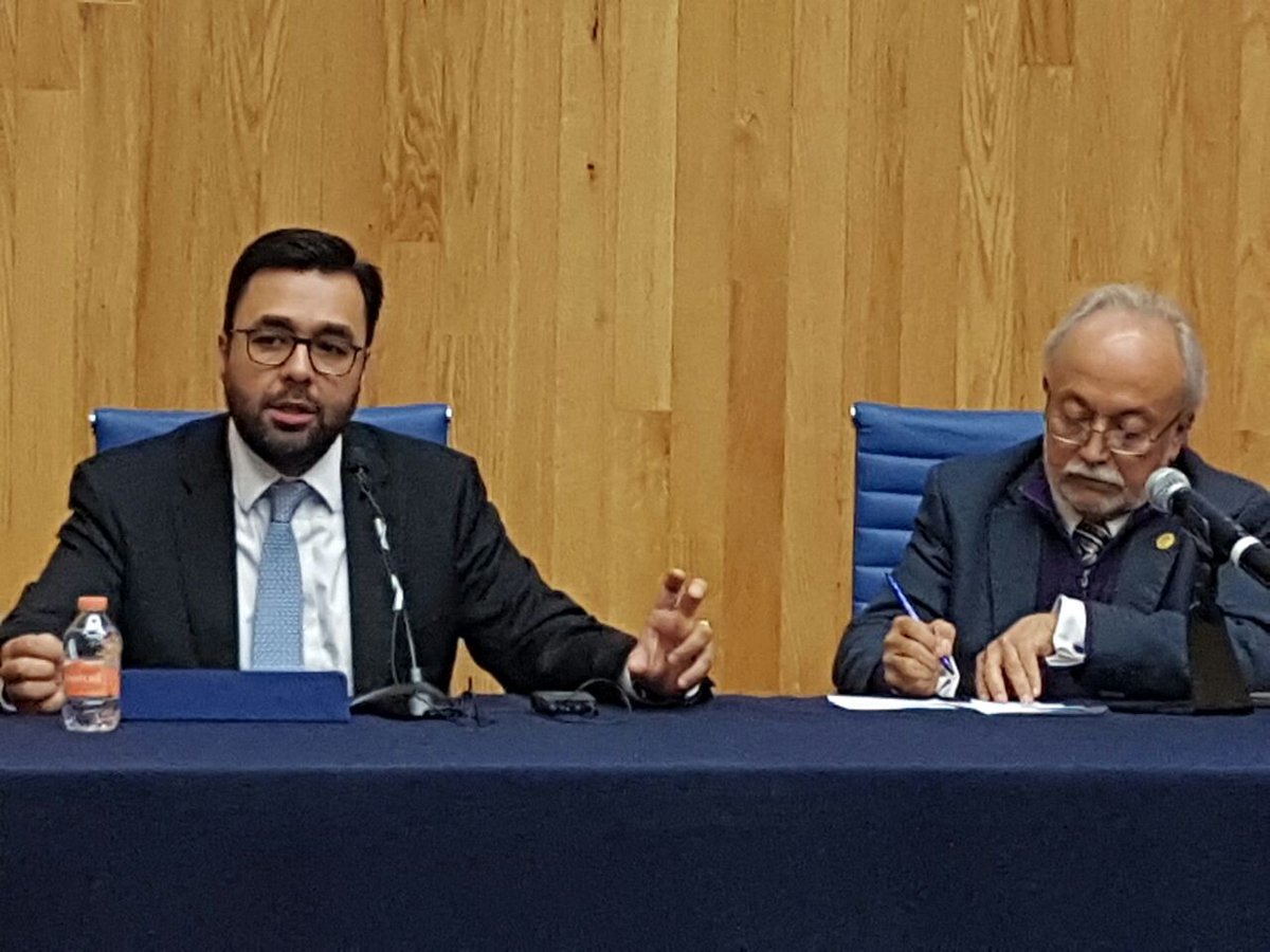 Gabriel Contreras, presidente del IFT, y Guillermo Orozco, responsable de la Cátedra de la UNESCO sobre Alfabetización Mediática Informacional de la Universidad de Guadalajara